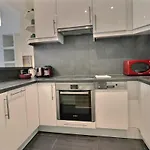 Studio In Champel, 5Min To Ceva