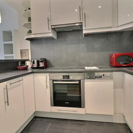 Apartment In Champel, 5min To Ceva