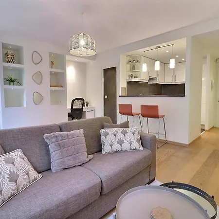 In Champel, 5min To Ceva Apartment *