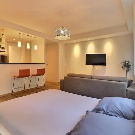 In Champel, 5min To Ceva Apartment *