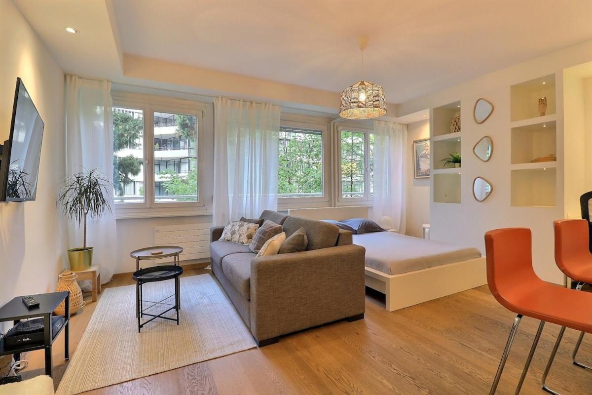 In Champel, 5min To Ceva *